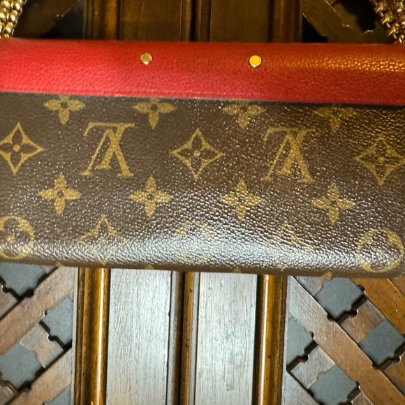 LOUIS VUITTON Monogram Pallas Wallet in Cerise Cherry. Monogram on toile canvas. - Picture 10 of 11